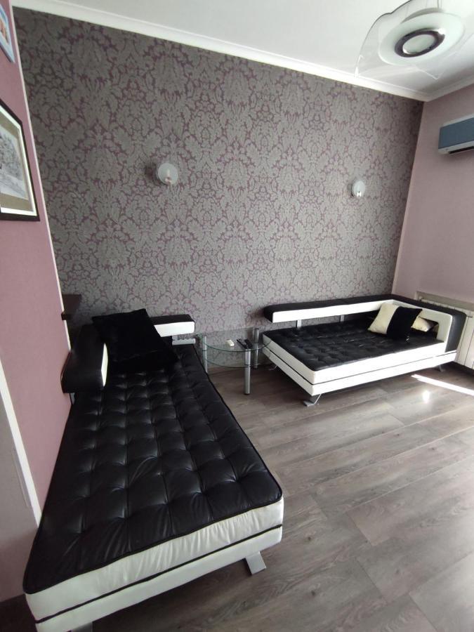 Парижская Квартирка Apartman Kremencsuk Kültér fotó